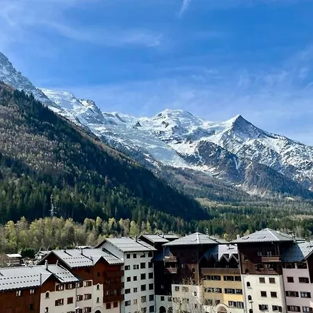 Of 55 M With Balcony View Mont Blanc Lägenhet *