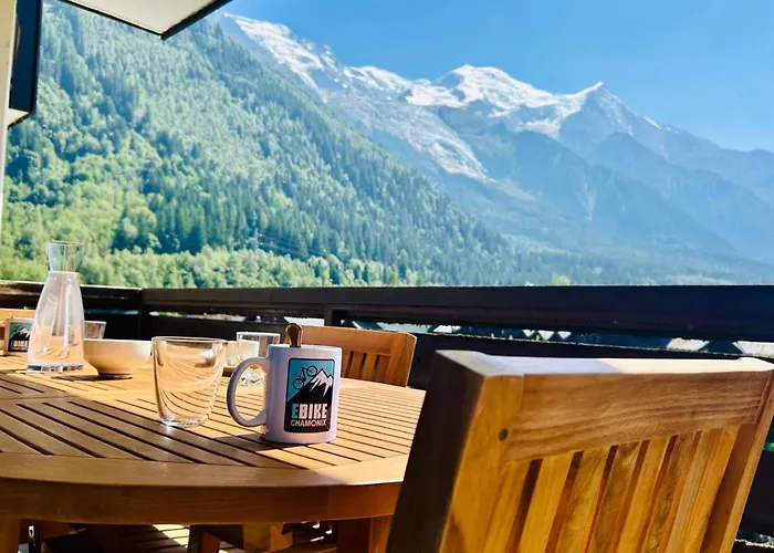 Of 55 M With Balcony View Mont Blanc